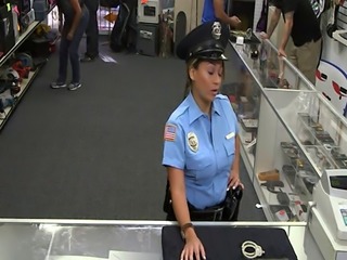 Police pawnee babe sucking for cash 