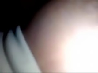 Putita tocandose