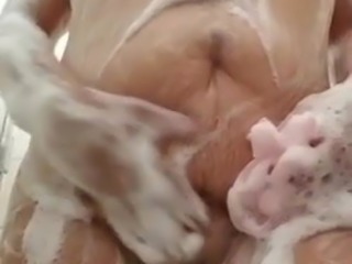 Bbw showering